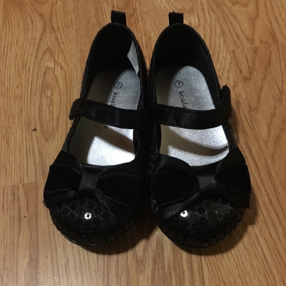 Koalakids size 7 black sequin shoes with bow